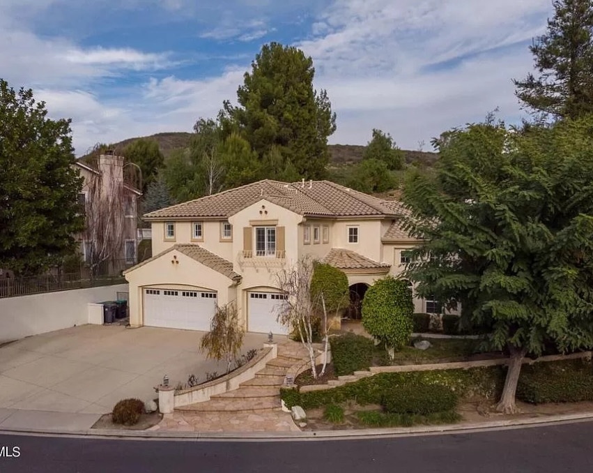 Beautifully Updated Home in Simi Valley