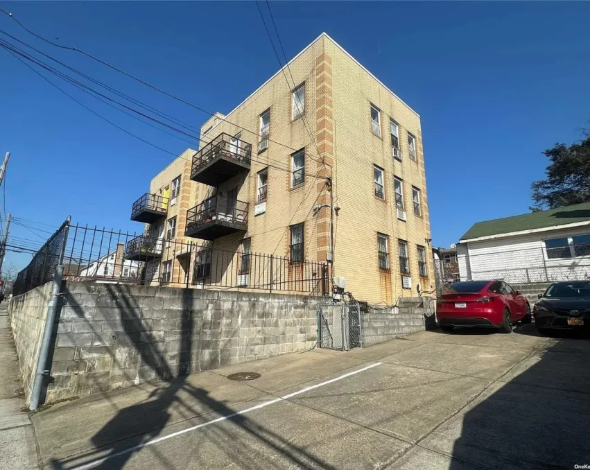 Great Investment Property in Jamaica Hills