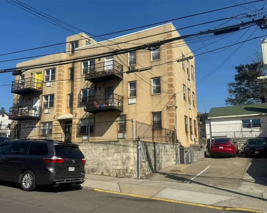 Great Investment Property in Jamaica Hills